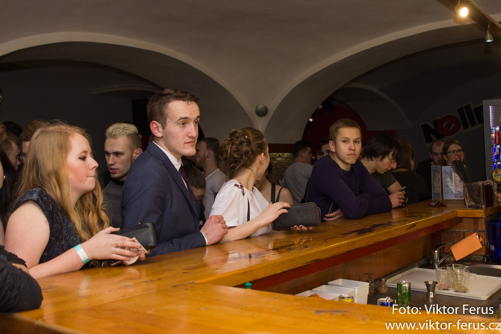 ,2018:01:21,01:59:18,1024