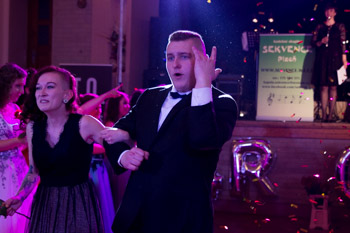 ,2019:01:11,21:59:44,1024